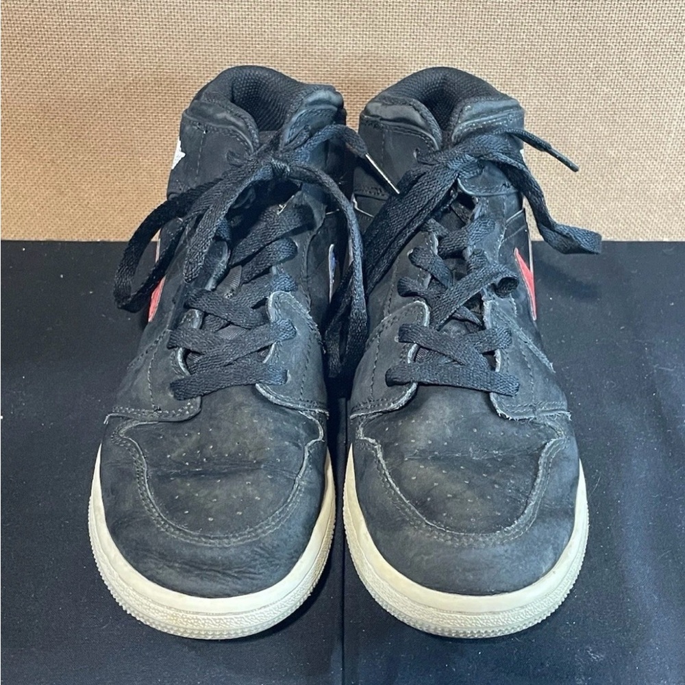 Nike Air Jordan 1 Mid Retro Kids Athletic Shoes Size 5Y Black Suede 554725-065
